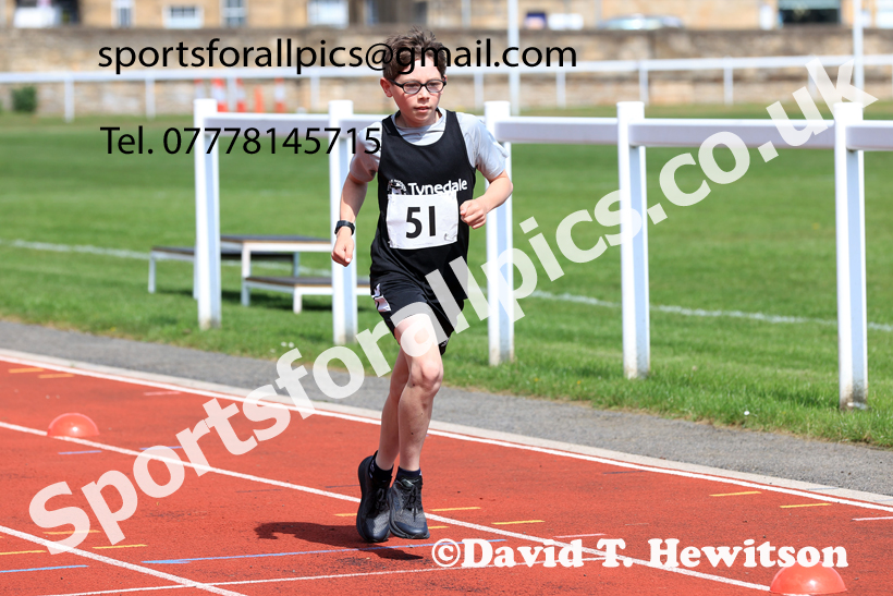1500 metres, 2026 Elswick Harriers Event, Wentworth, Hexham. Photo: David T. Hewitson/Sports for All Pics